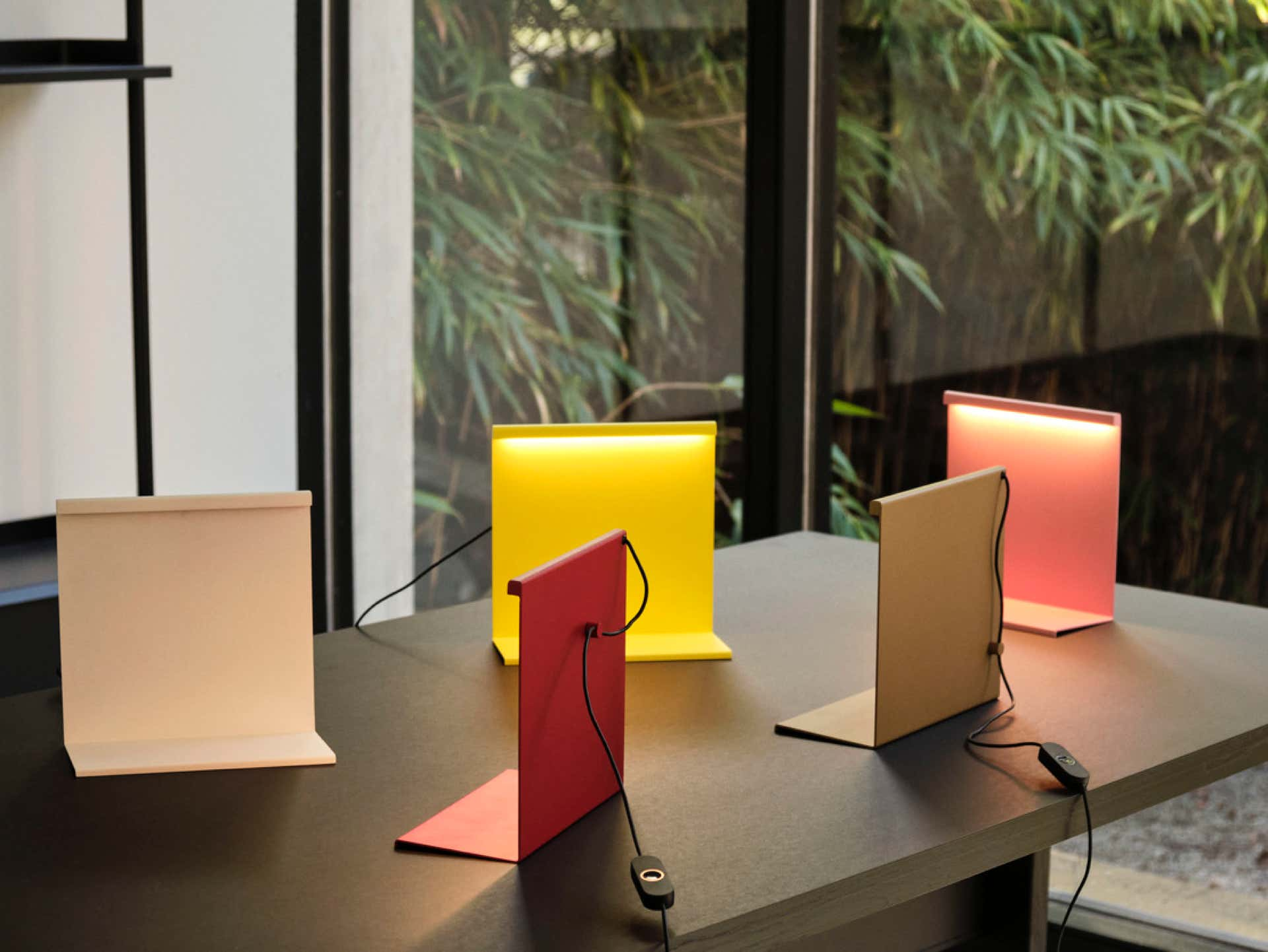 LBM Table Lamp  Moisés Hernández, 2022