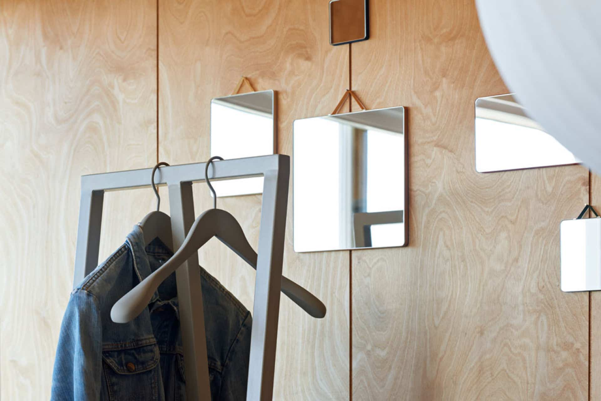 Loop Stand Hall & Wardrobe Leif Jørgensen 