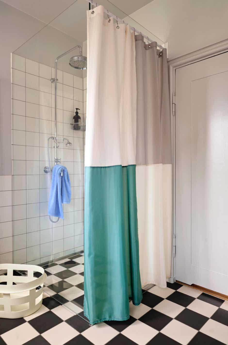 Shower Curtains  Pivot - Check - Aquarelle