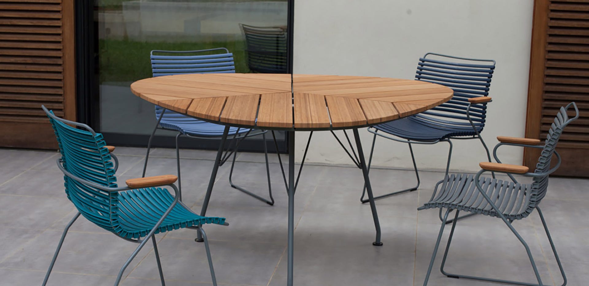Table LEAF mobilier d’extérieur  design Henrik Pedersen