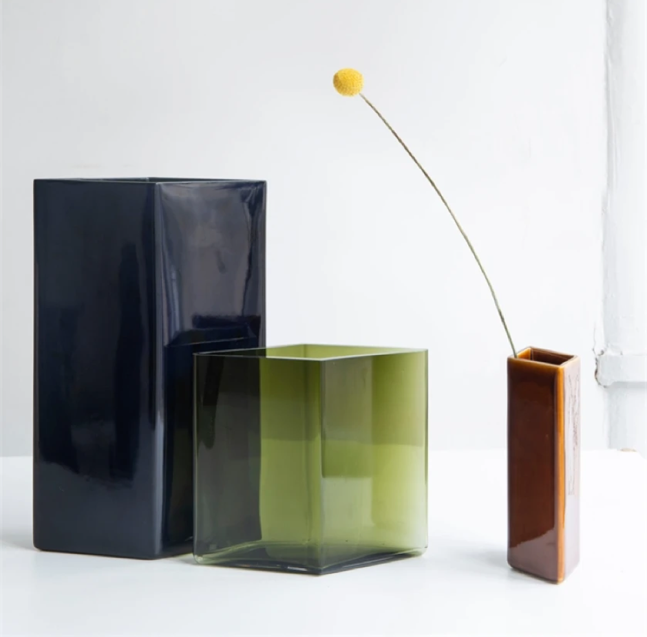 Vases Ruutu en céramique Ronan et Erwan Bouroullec, 2016 Iittala