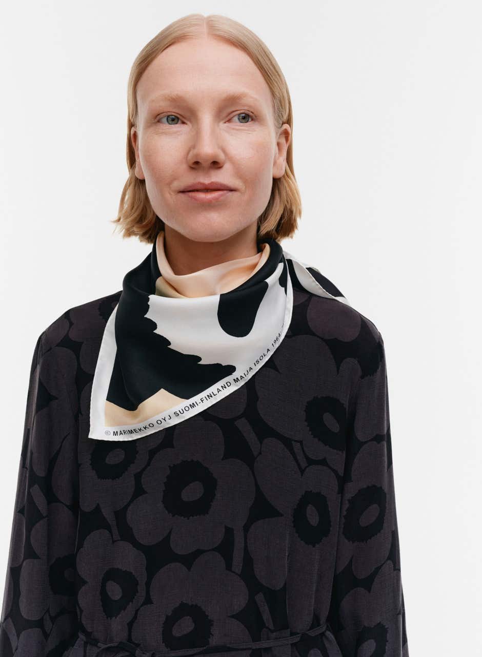 Lauhtua Unikko scarf – 189  silk