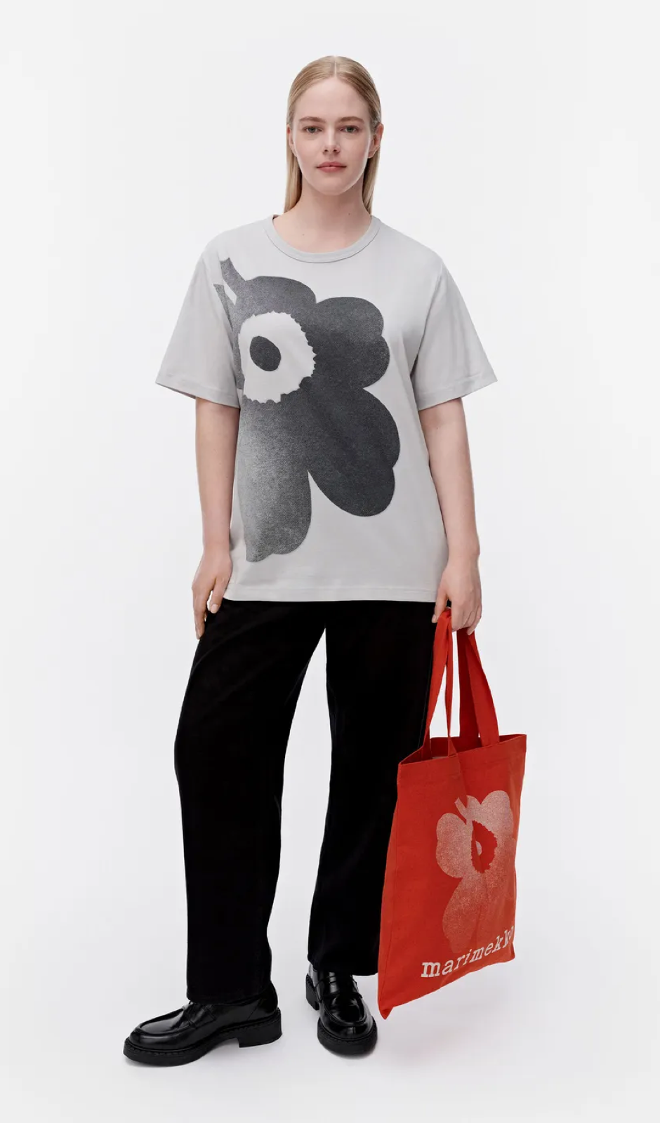 Marimekko Vihne Unikko Placement t-shirt – 099 - organic cotton jersey