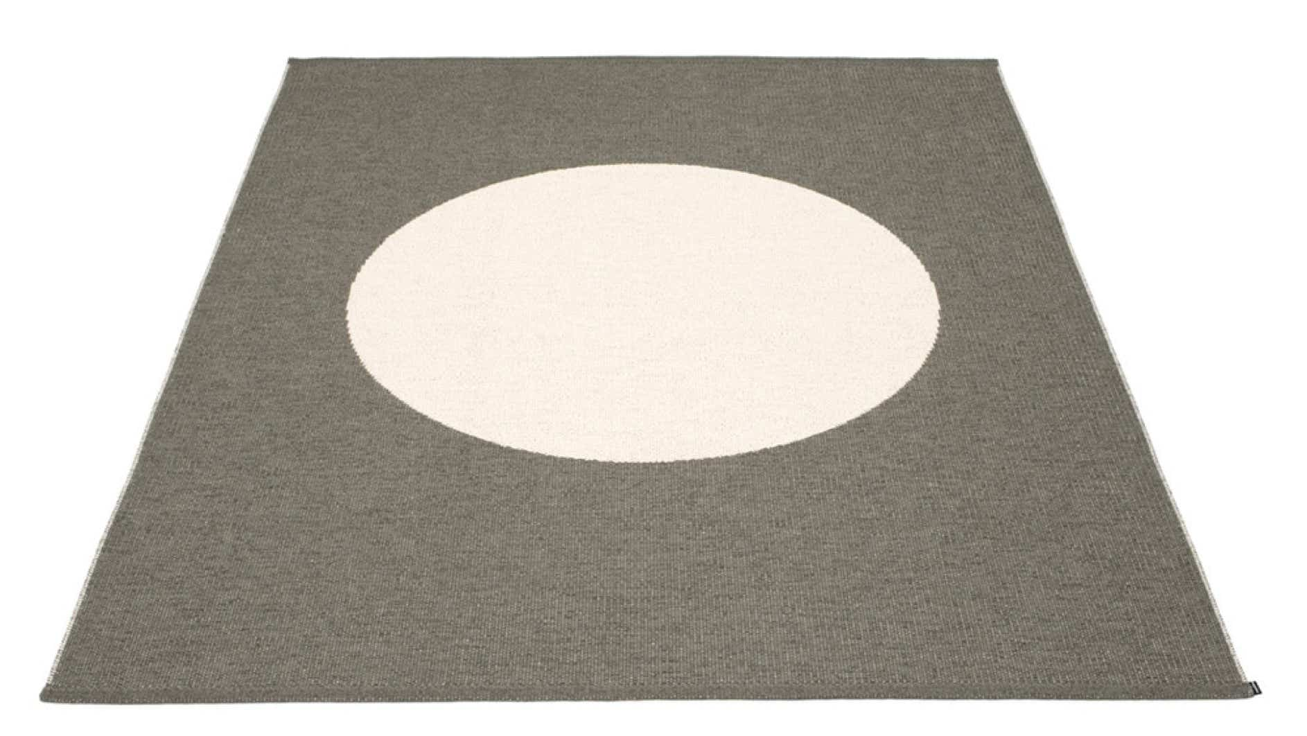 VERA ONE plastic rugs Lina Rickardsson