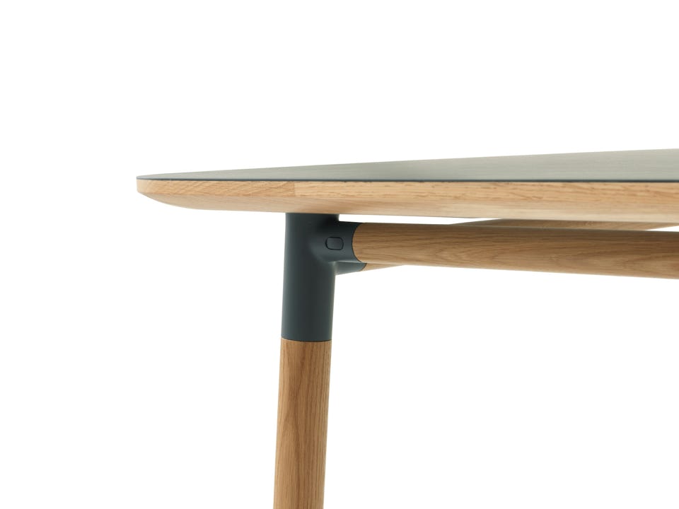 Table Form Simon Legald, 2018