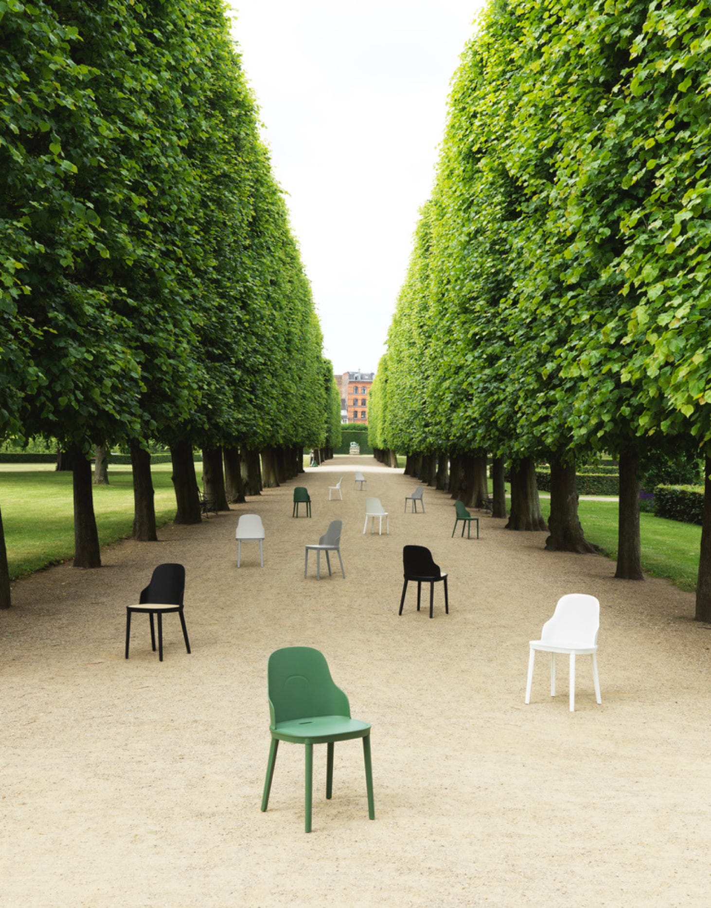 Normann Copenhagen – Chaise ALLEZ, pieds plastiques –  Simon Legald, 2021