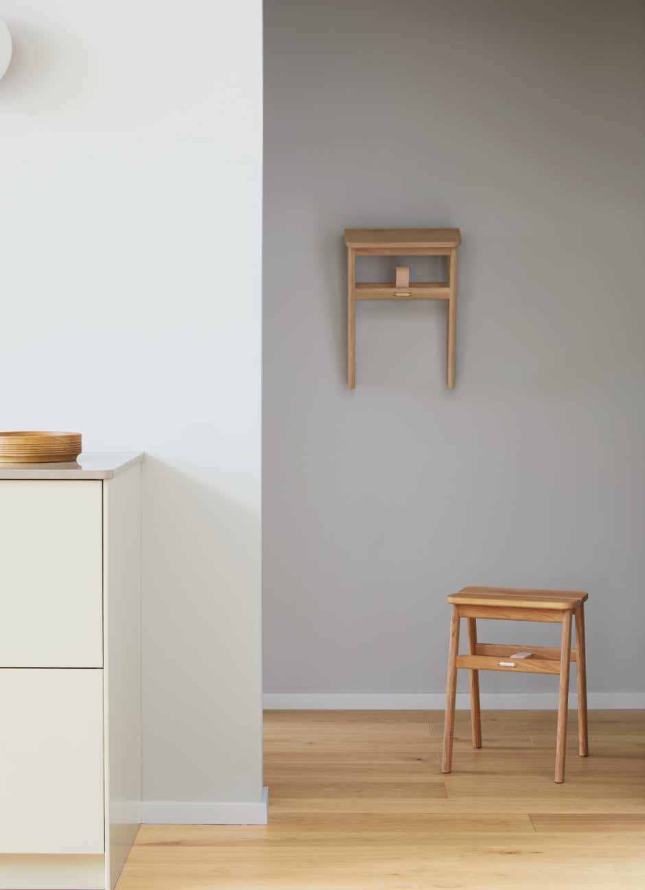 Angle foldable stool Herman Studio