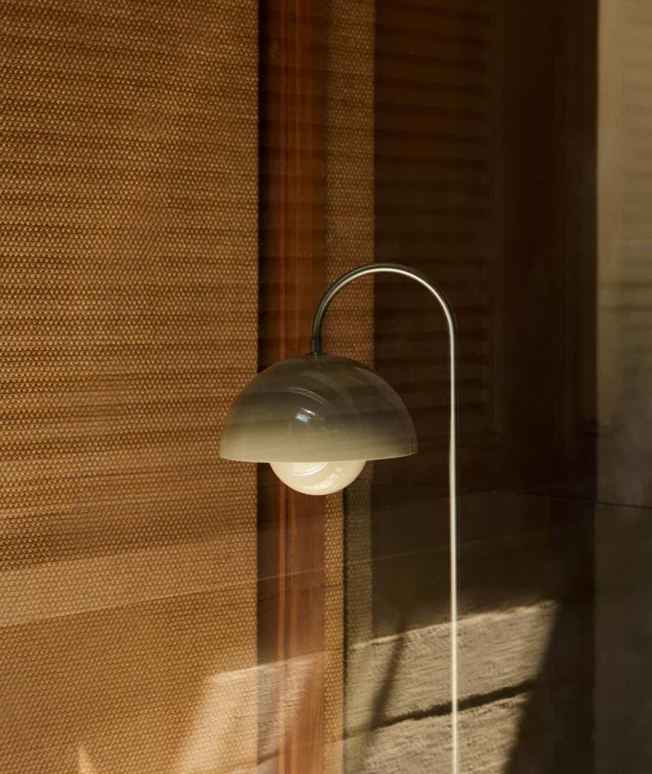 lampadaire Flowerpot Verner Panton, 1968 – AndTradition