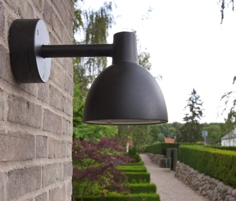 Toldbod 155 outdoor lamp Poul Henningsen – Louis Poulsen