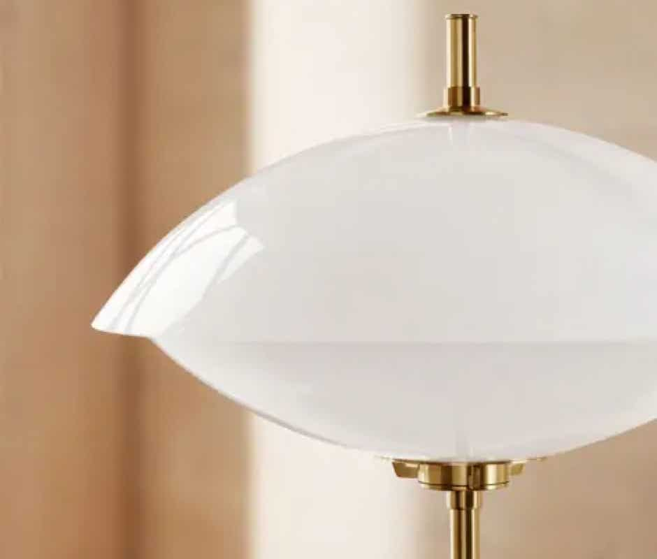 Clam floor lamp Ahm & Lund – Fritz Hansen