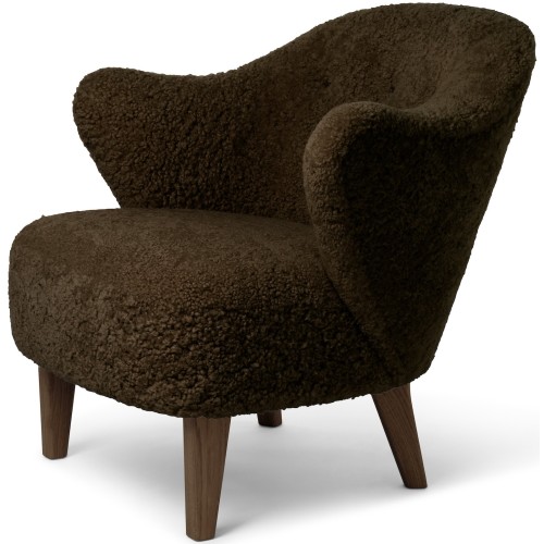 Fauteuil Ingeborg – Peau de mouton Espresso + Chêne teinté foncé - Audo Copenhagen