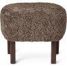 Pouf Ingeborg – Peau de mouton Sahara + Chêne teinté foncé - Audo Copenhagen