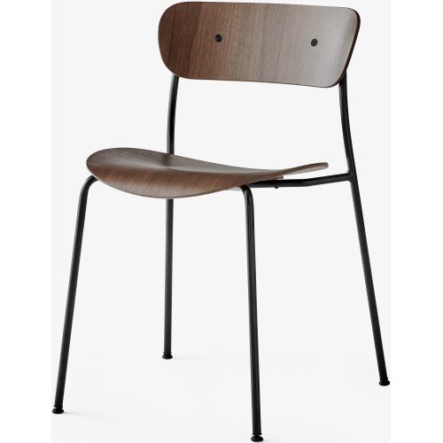 Pavilion AV1 chair – lacquered walnut + black fittings + black legs - &Tradition