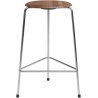 High Dot counter stool, 3 legs – Walnut / Chrome - Fritz Hansen