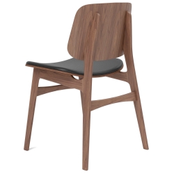 Leather Omni 301 noir + walnut lacquered – seat upholstered – 3051 Søborg chair - Fredericia