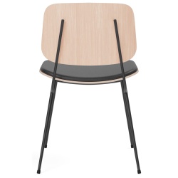 Seat Upholstered – Omni 301 black leather + lacquered oak / black – 3061 Søborg chair (steel) - Fredericia