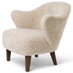 Ingeborg Lounge chair – Moonlight Sheepskin + Dark stained oak - Audo Copenhagen