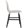 Gris clair / Chêne peint en noir – Chaise Form - Normann Copenhagen