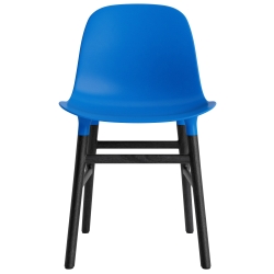 Bleu vif / Chêne peint en noir – Chaise Form - Normann Copenhagen