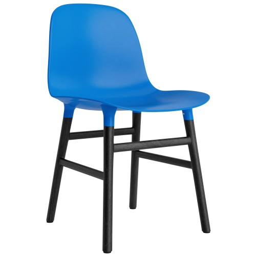 Bleu vif / Chêne peint en noir – Chaise Form - Normann Copenhagen