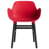 Rouge vif / Chêne peint en noir – Chaise Form avec accoudoirs - Normann Copenhagen