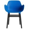 Bleu vif / Chêne peint en noir – Chaise Form avec accoudoirs - Normann Copenhagen