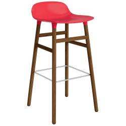 Tabouret de bar Form, pieds bois – Rouge vif + Noyer - Normann Copenhagen