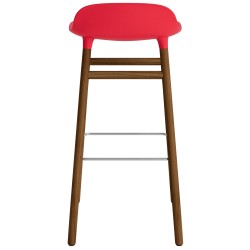 Tabouret de bar Form, pieds bois – Rouge vif + Noyer - Normann Copenhagen