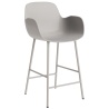 Chaise de bar avec accoudoirs Form - Gris chaud - 65 cm ou 75 cm - Normann Copenhagen