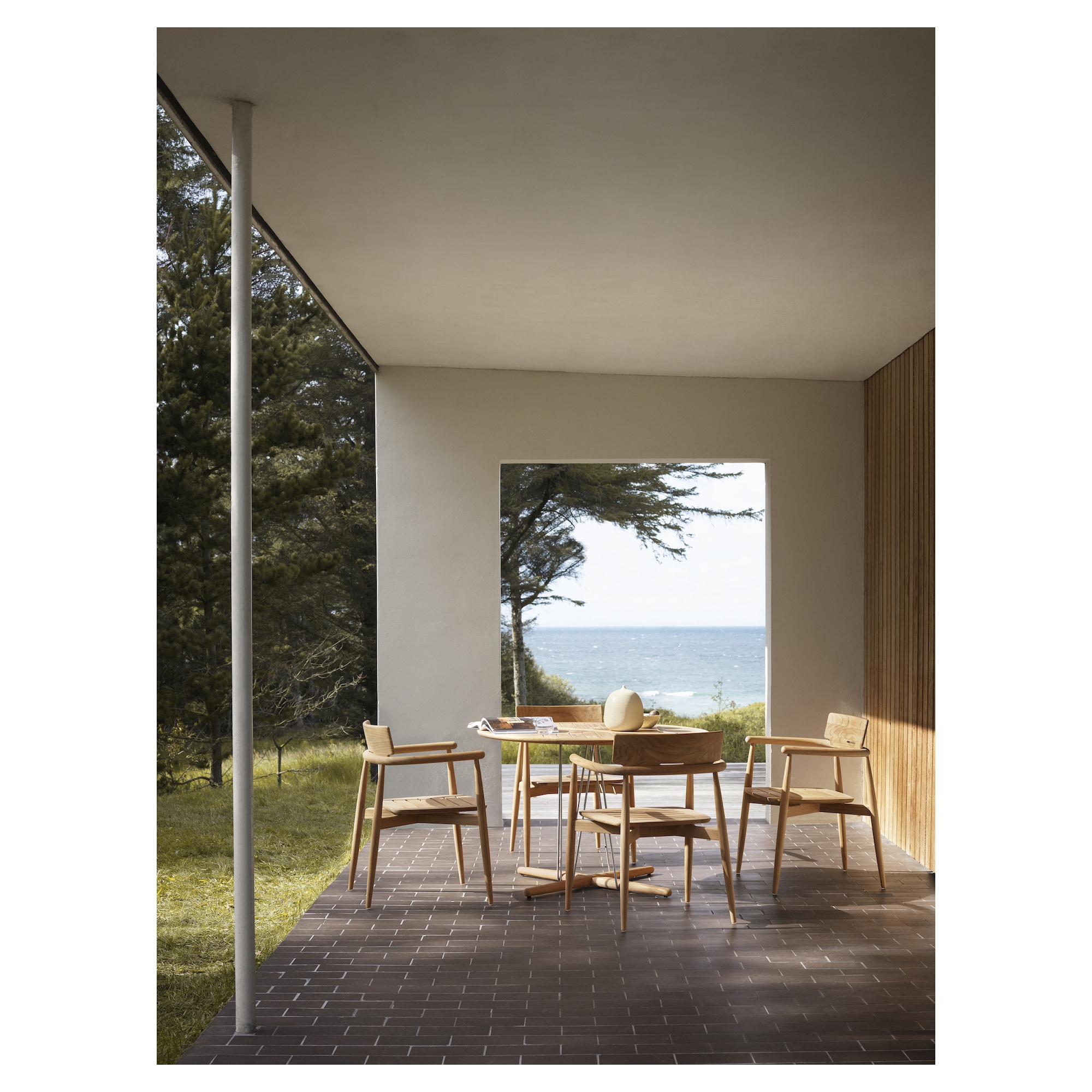 ÉPUISÉ CAMPAGNE - table Ø80 cm E022 + 4 chaises E008 Embrace Outdoor