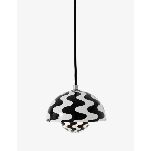 &Tradition – FlowerPot VP10 pendant, black & white pattern