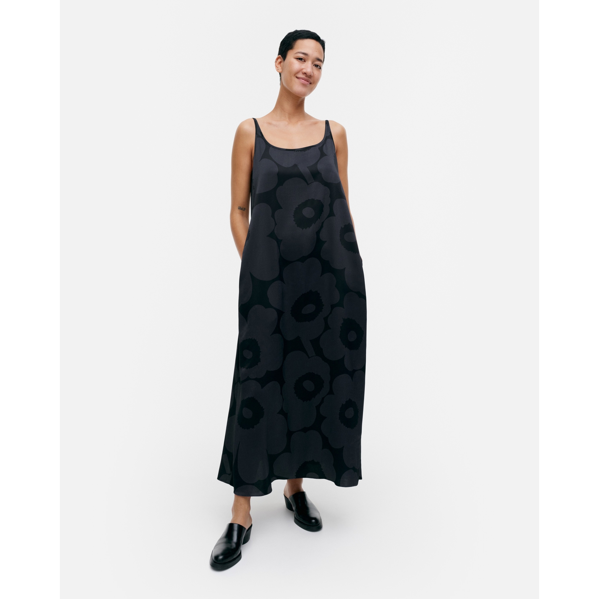 Seurassa Unikko dress 999 - Marimekko