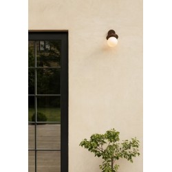 Nuura – Applique Liila Outdoor, dark bronze et verre opal blanc