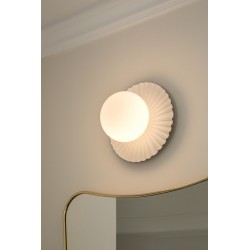 Nuura – Liila Muuse Small wall / ceiling lamp, white and white opal glass