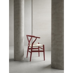 Carl Hansen & Søn – Chaise CH24 Soft Color Ilse Crawford, falu et corde de papier naturelle