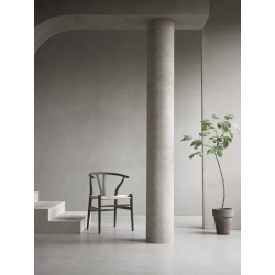 Carl Hansen & Søn – Chaise CH24 Soft Color Ilse Crawford, seaweed et corde de papier naturelle