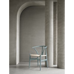 Carl Hansen & Søn – Chaise CH24 Soft Color Ilse Crawford, pewter et corde de papier naturelle