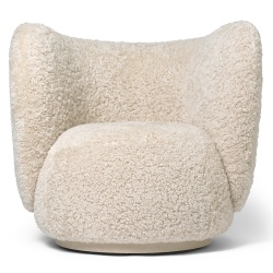 Ferm Living – Rico Lounge chair, Sheepskin Moonlight