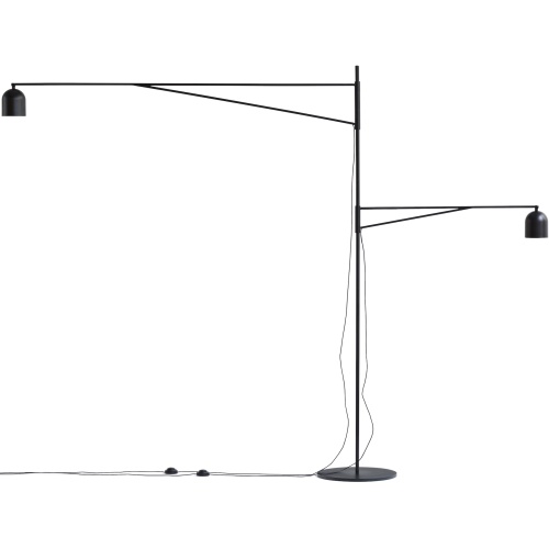 Karakter – Awkward floor lamp