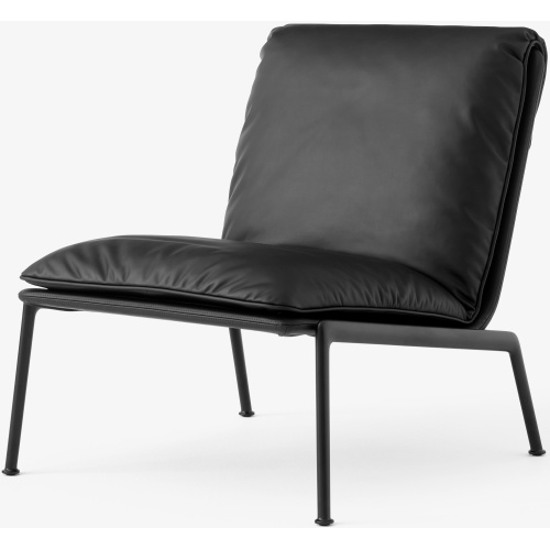 &Tradition – Muno LN18 lounge chair in quick delivery, black Noble leather + warm black base