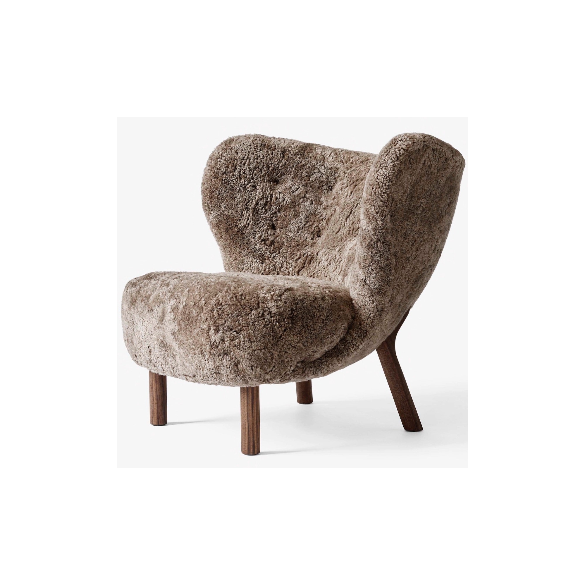 Little Petra lounge chair VB1 - Sahara sheepskin + oiled walnut - &Tradition