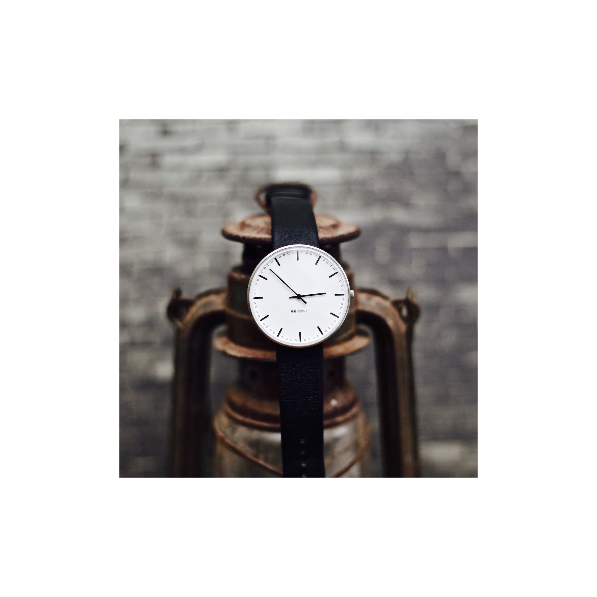 SOLD OUT City Hall watch - Ø40mm - black/white, black leather strap