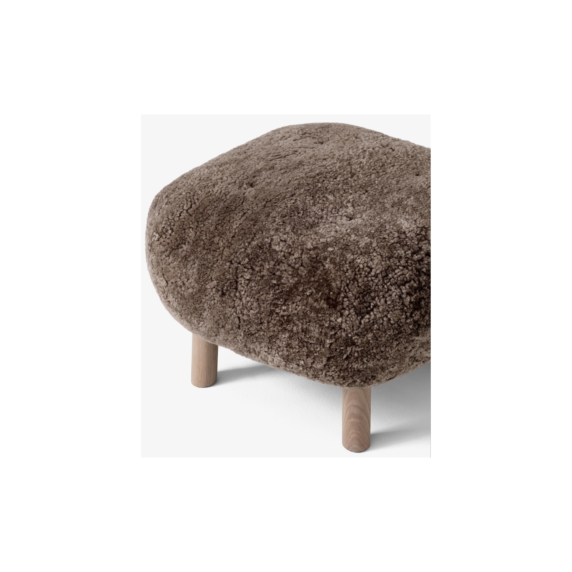 Little Petra pouf - Sahara sheepskin + white oiled oak - &Tradition