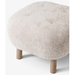 Pouf Little Petra – mouton Moonlight + chêne huilé blanchi - &Tradition