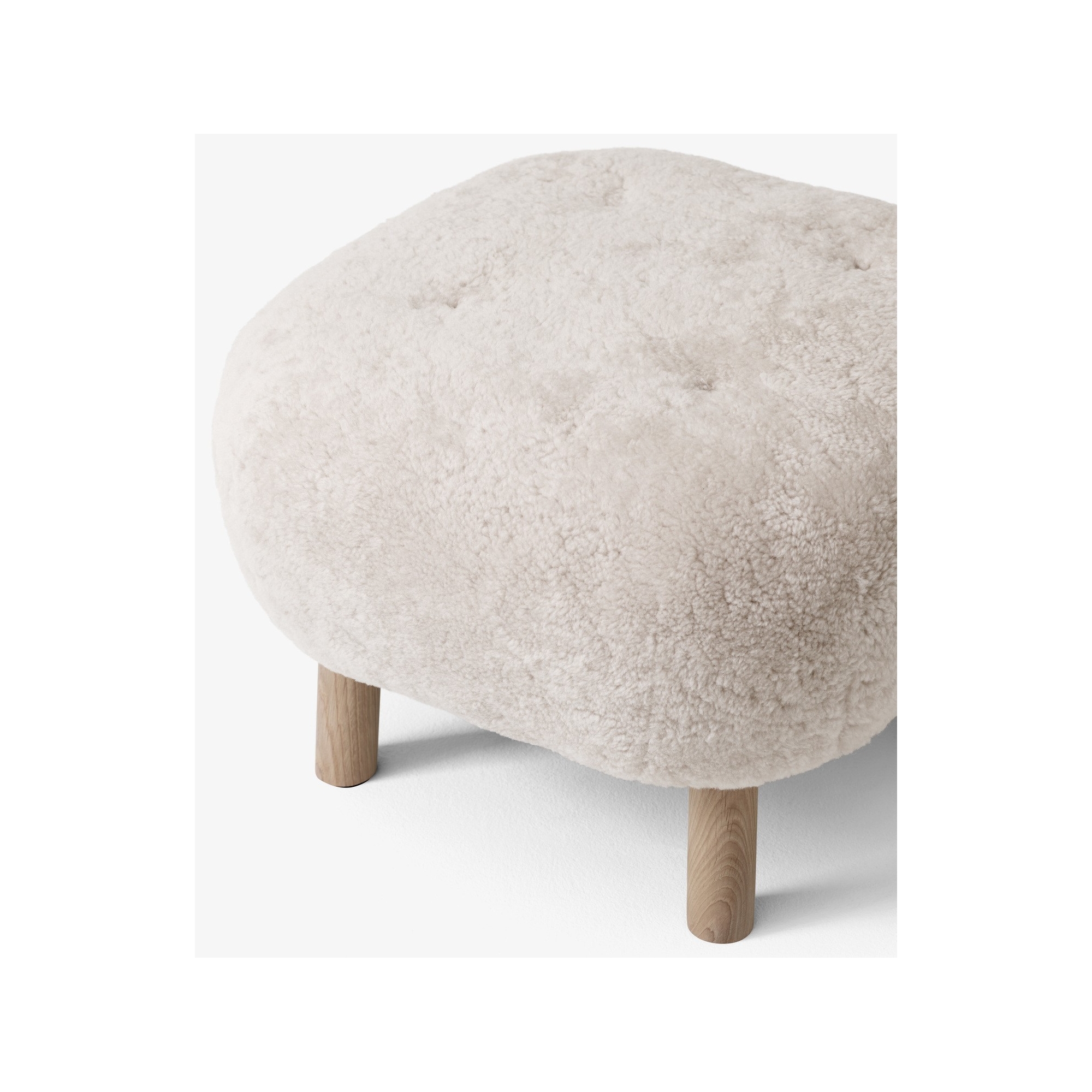 Little Petra pouf - Moonlight sheepskin + white oiled oak - &Tradition