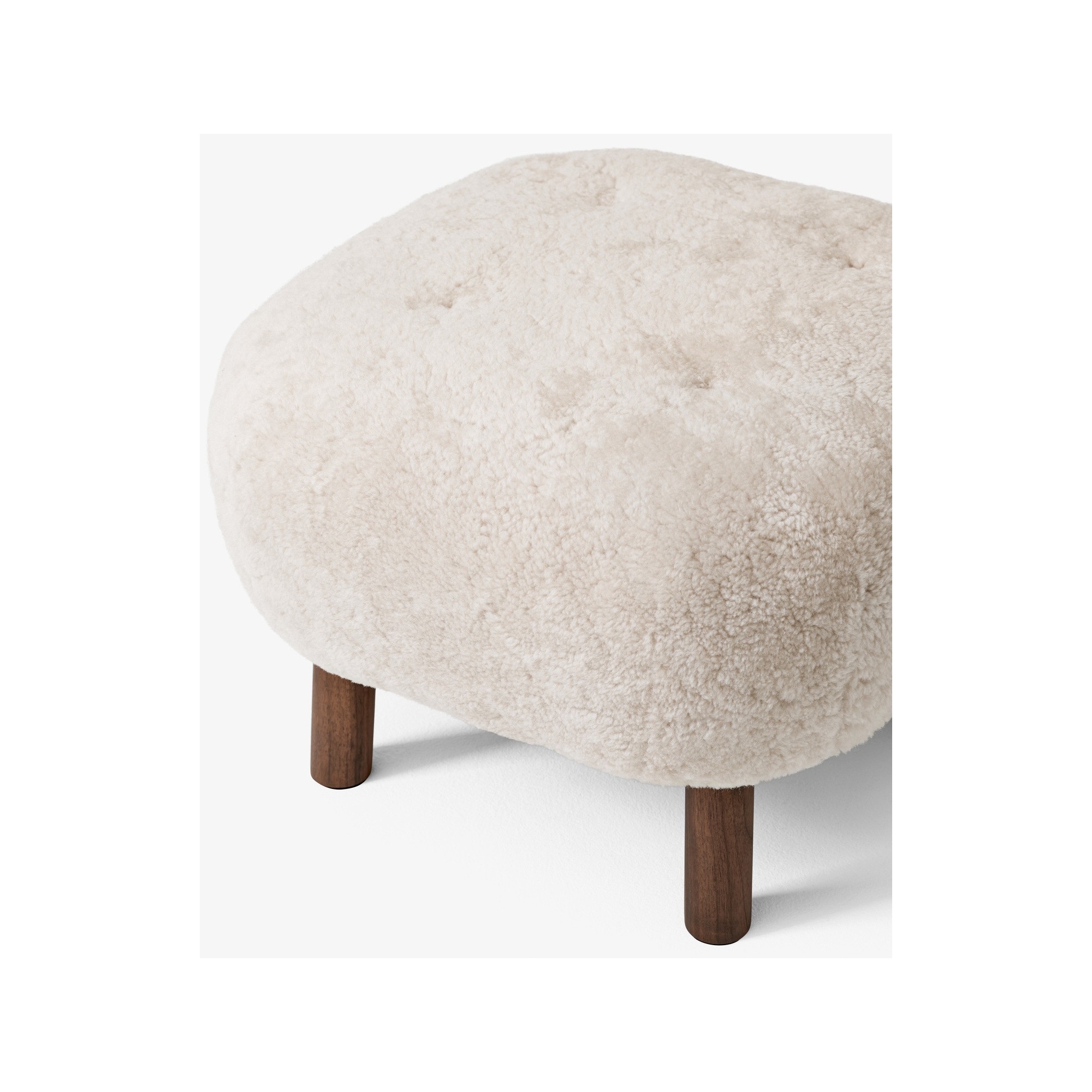 Little Petra pouf - Moonlight sheepskin + oiled walnut - &Tradition