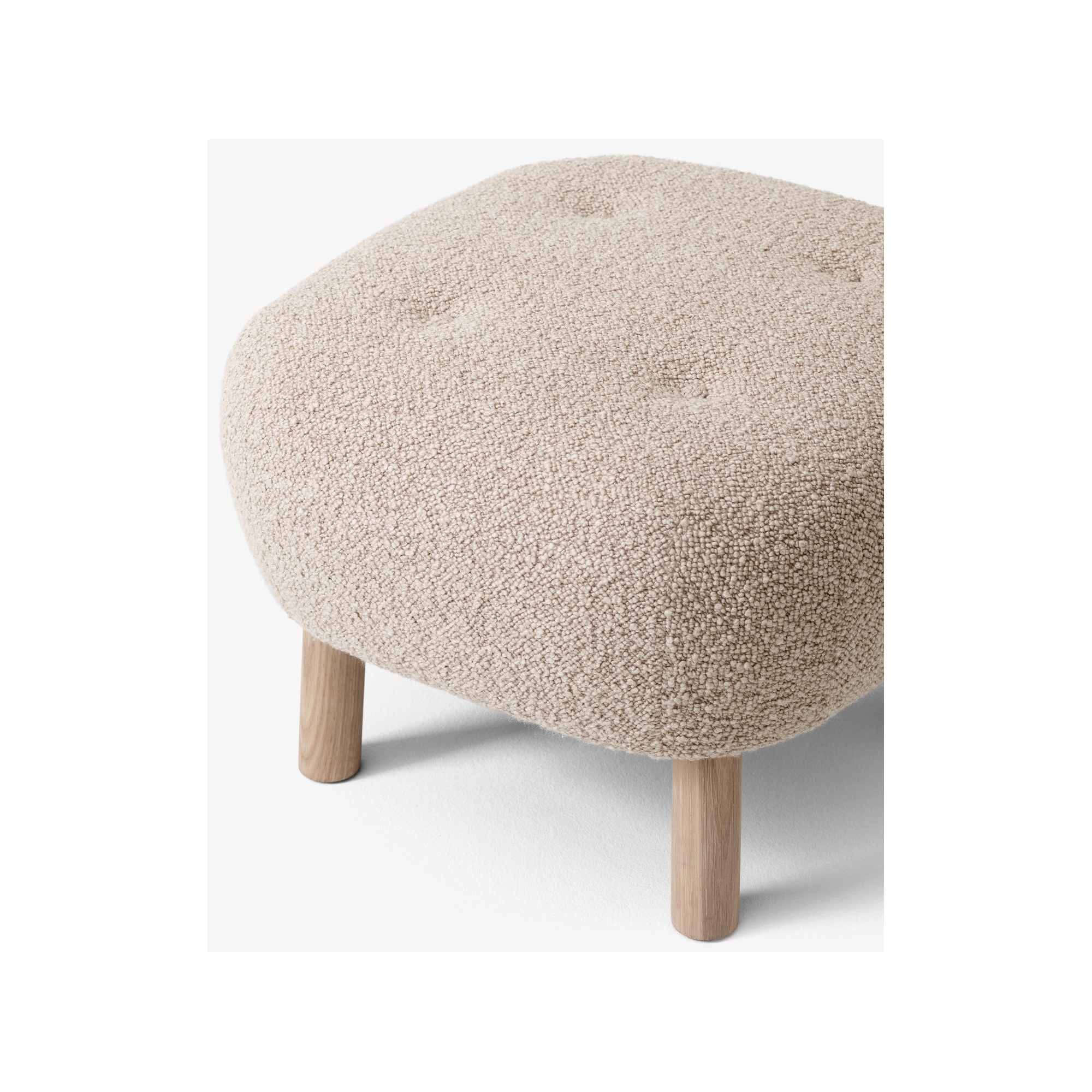 Little Petra pouf – Karakorum 003 + white oiled Oak - &Tradition