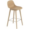 MUUTO - tabouret de bar Fiber pieds bois avec dossier - ocre / chêne - h. 75cm - OFFER