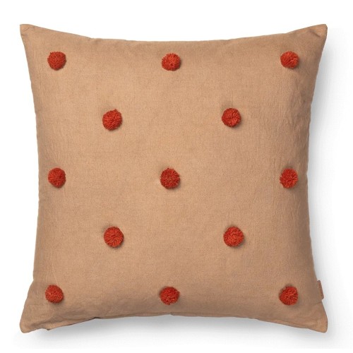 50x50cm – Dot tufted cushion cover – Camel and red - Ferm Living