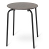 Tabouret Herman – chêne teinté foncé – pieds noir - Ferm Living